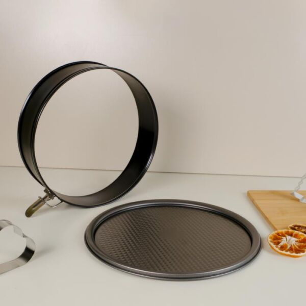 GUARDINI KELEPÇELİ KEK KALIBI 28 CM SİYAH